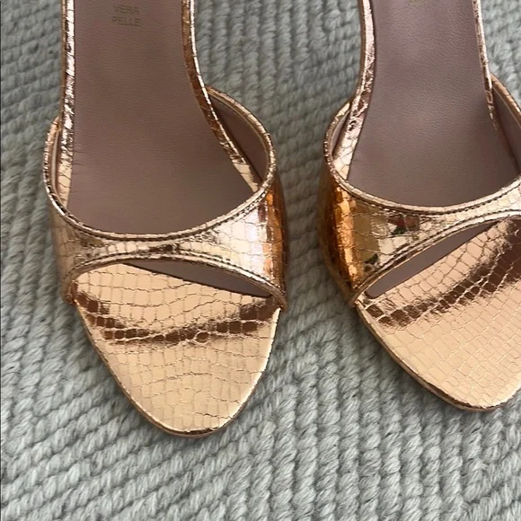 Identita Gold Stiletto Heels with Metallic Detail- BRAND NEW, NEVER WORN - Picture 5 of 6